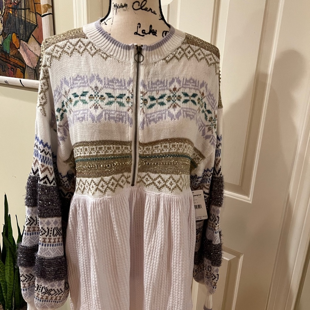 Free people long sleeve sweater.